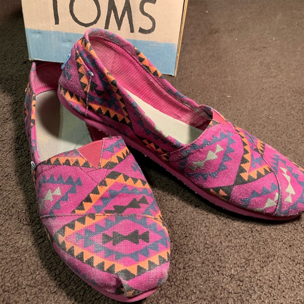 Toms Shoes